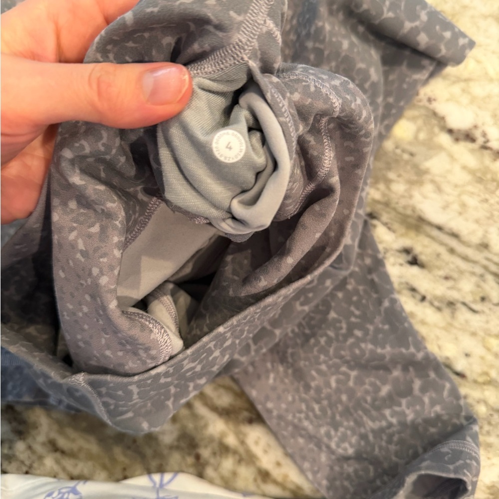 Align Grey Print - image 4